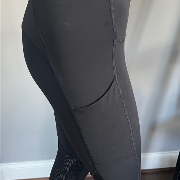 Athleta Ultimate Run 7/8 Leggings - Picture 9 of 16